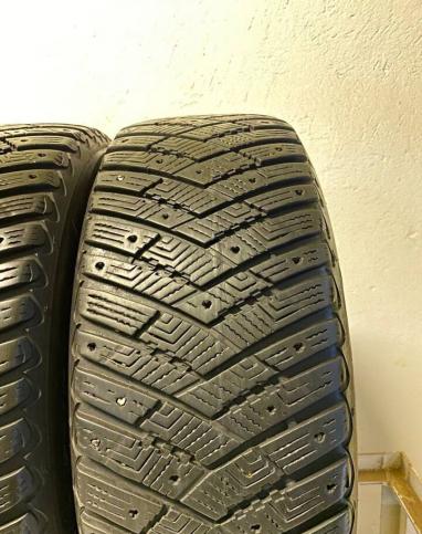 Goodyear UltraGrip Ice Arctic SUV 225/60 R17