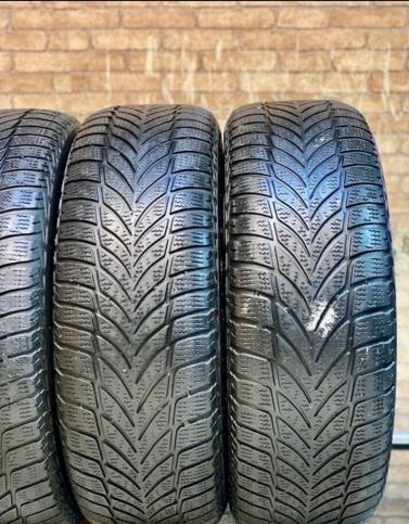 Goodyear UltraGrip Ice 2+ 215/60 R16