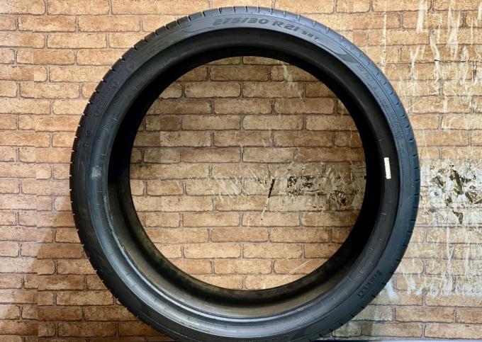 Pirelli P Zero PZ4 275/30 R21