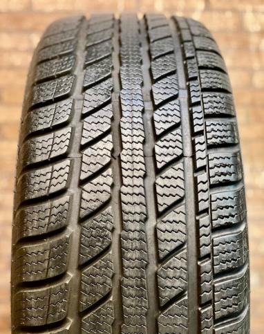 GT Radial Champiro WT-AX 235/55 R17