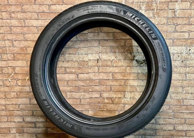 Michelin Pilot Sport 4 225/45 R18