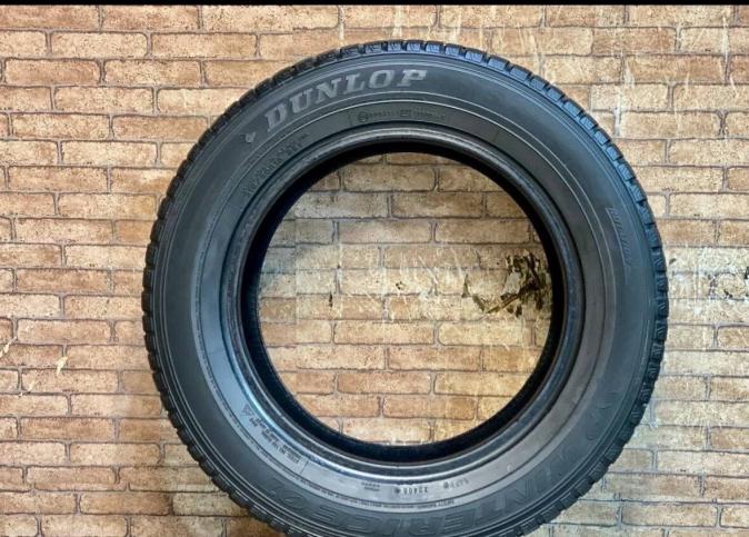 Dunlop SP Winter Ice 01 215/60 R16