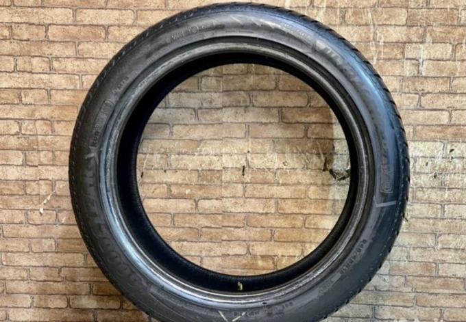 Goodyear UltraGrip 8 245/45 R19