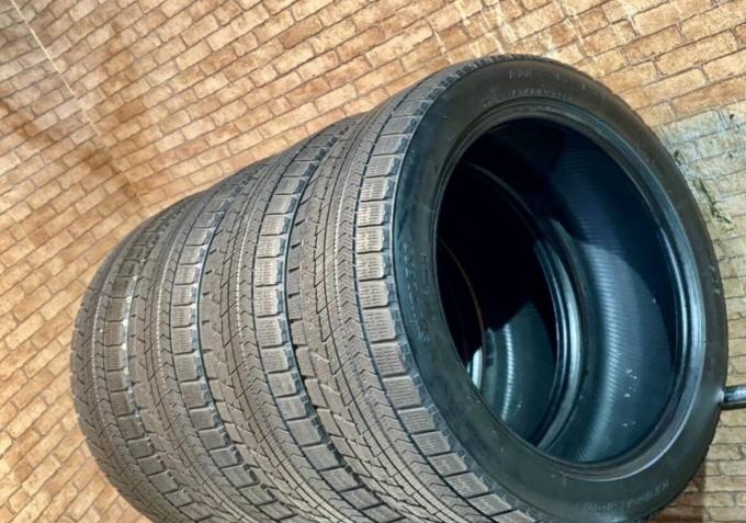 Bridgestone Blizzak VRX 245/45 R19