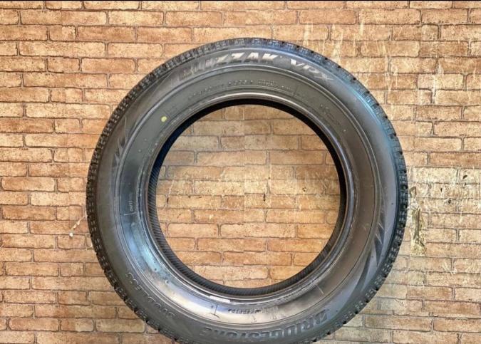 Bridgestone Blizzak VRX 225/60 R17