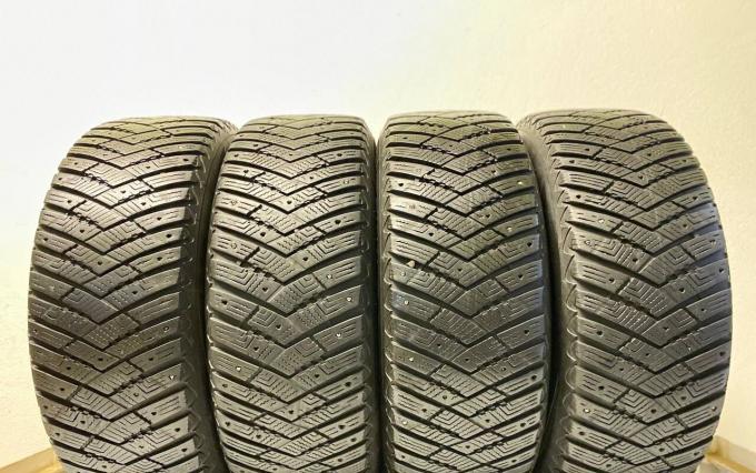 Goodyear UltraGrip Ice Arctic SUV 225/60 R17