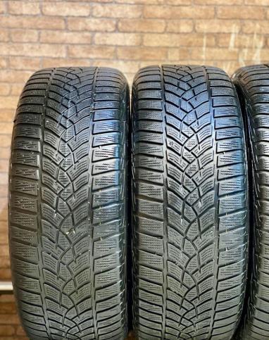 Goodyear UltraGrip Performance 215/55 R17