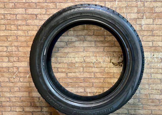 Bridgestone Blizzak VRX 245/45 R19