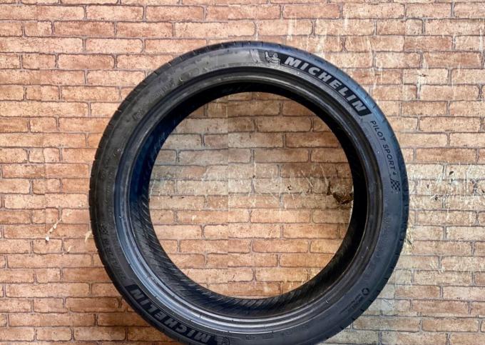 Michelin Pilot Sport 4 275/35 R19