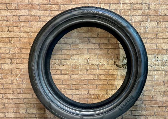 Pirelli P Zero PZ4 255/40 R20