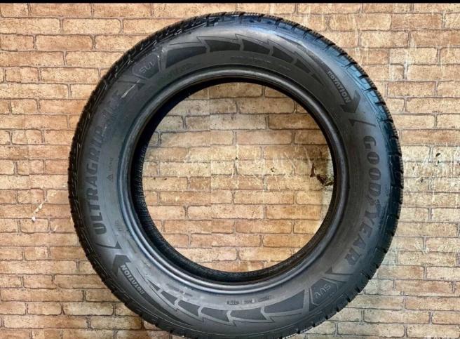 Goodyear UltraGrip Performance SUV Gen-1 215/65 R17