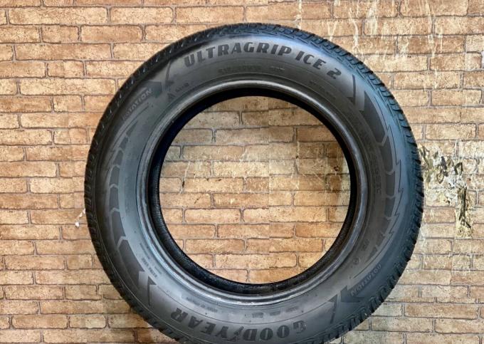 Goodyear UltraGrip Ice 2 215/60 R16