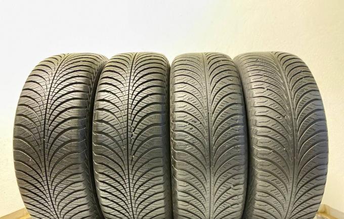 Goodyear Vector 4Seasons Gen-2 SUV 225/65 R17