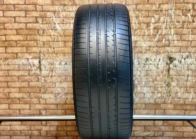 Yokohama BluEarth-XT AE61A 255/45 R20