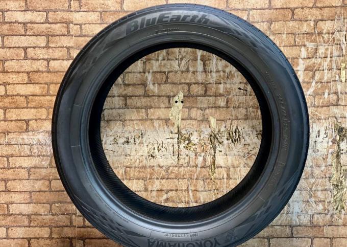 Yokohama BluEarth-XT AE61 255/45 R20