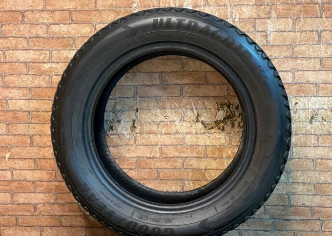 Goodyear Ultragrip Ice Arctic 215/55 R16