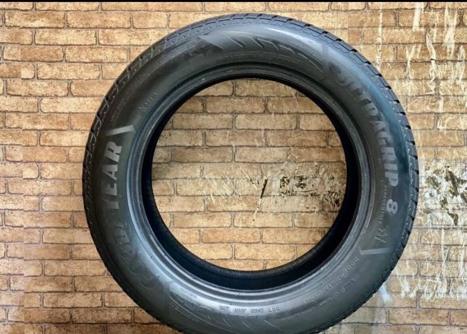 Goodyear UltraGrip 8 225/55 R17