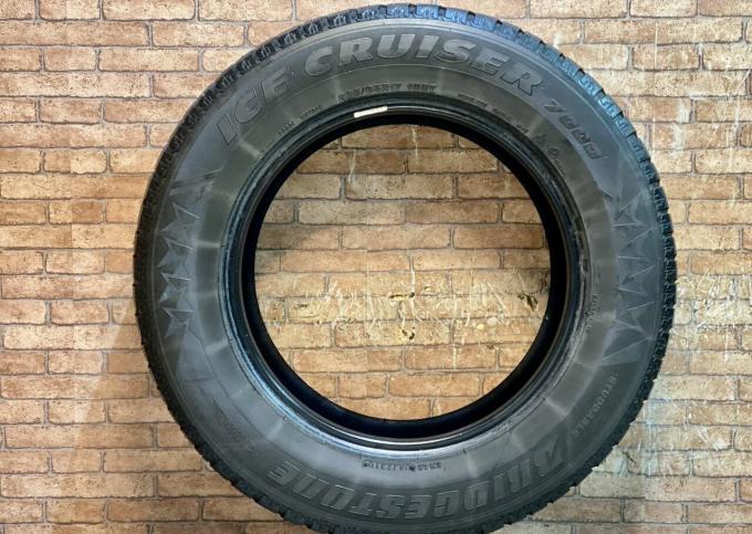 Bridgestone Ice Cruiser 7000 235/65 R17