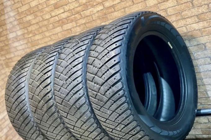 Goodyear Ultragrip Ice Arctic 215/60 R16