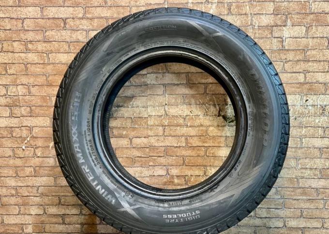 Dunlop Winter Maxx SJ8 215/70 R16