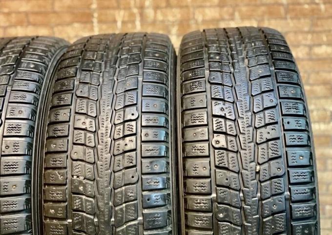 Dunlop SP Winter Ice 01 215/60 R16