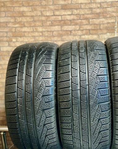 Pirelli Winter Sottozero 240 Serie II 235/35 R19 и 295/30 R19