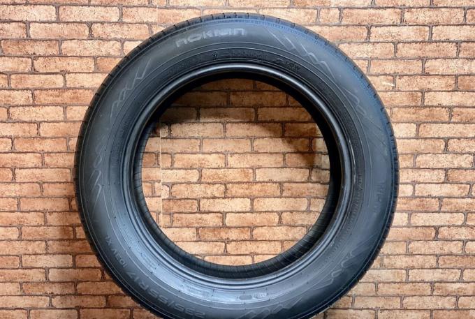 Nokian Tyres WR A4 235/55 R17