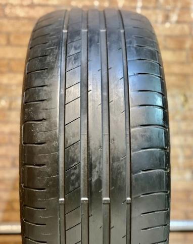 Goodyear EfficientGrip Performance 215/55 R16