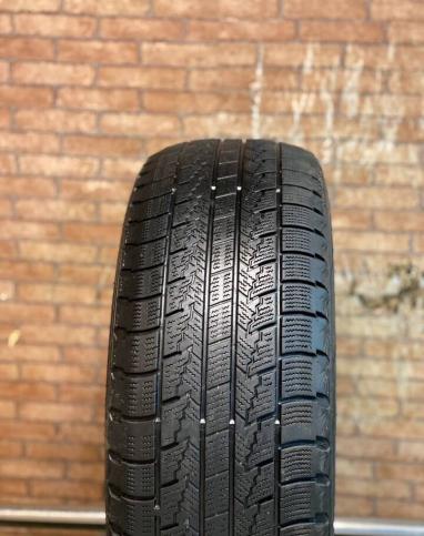 Roadstone Winguard Ice 215/55 R16