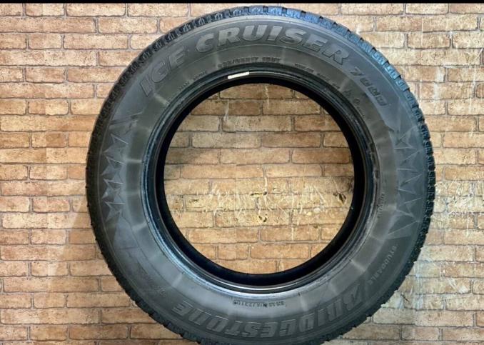 Bridgestone Ice Cruiser 7000S 235/65 R17