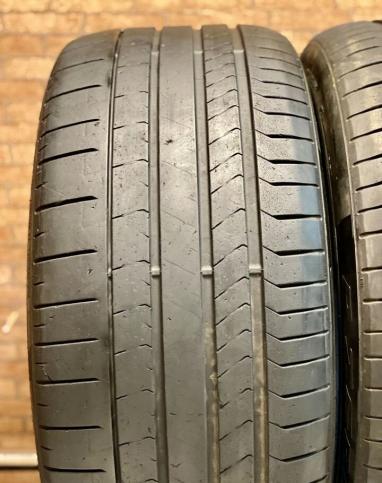 Pirelli P Zero PZ4 295/35 R21