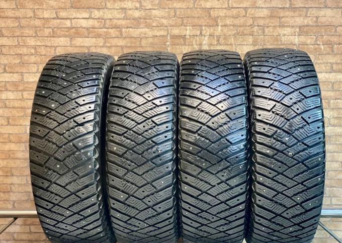 Goodyear Ultragrip Ice Arctic 215/65 R16