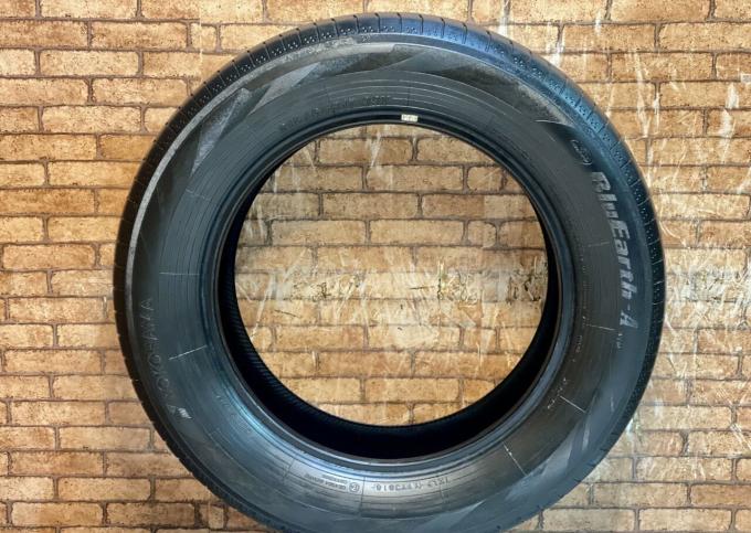 Yokohama BluEarth AE50 215/65 R17