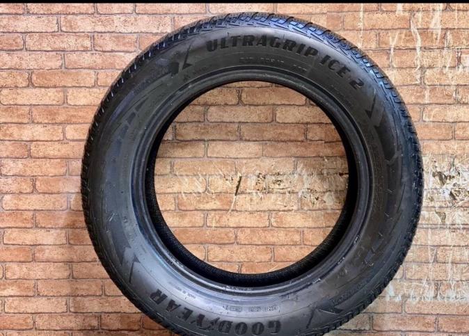 Goodyear UltraGrip Ice 2+ 215/60 R16