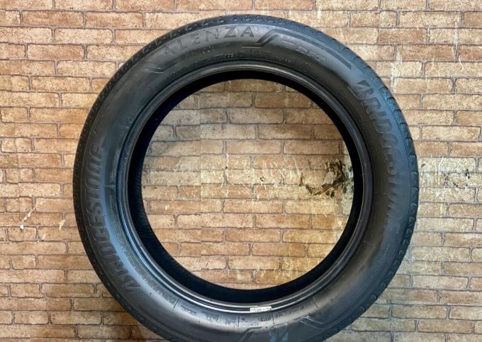 Bridgestone Alenza 001 245/50 R19