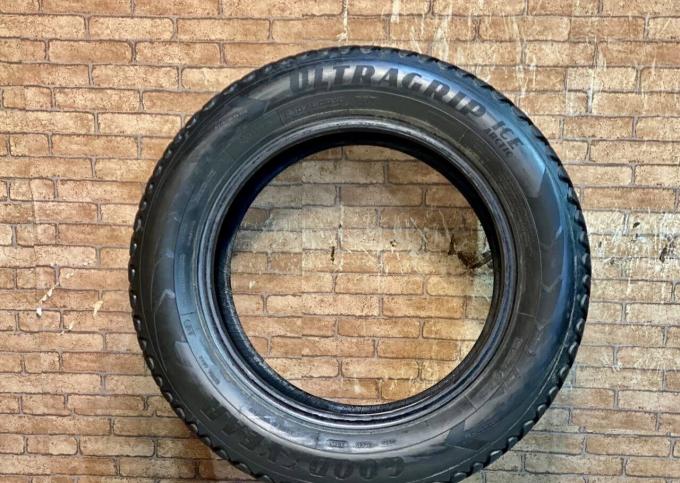 Goodyear Ultragrip Ice Arctic 215/60 R16