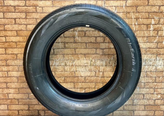 Yokohama BluEarth AE50 215/65 R17