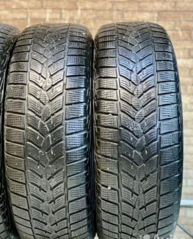 Goodyear UltraGrip Performance Gen-1 215/70 R16