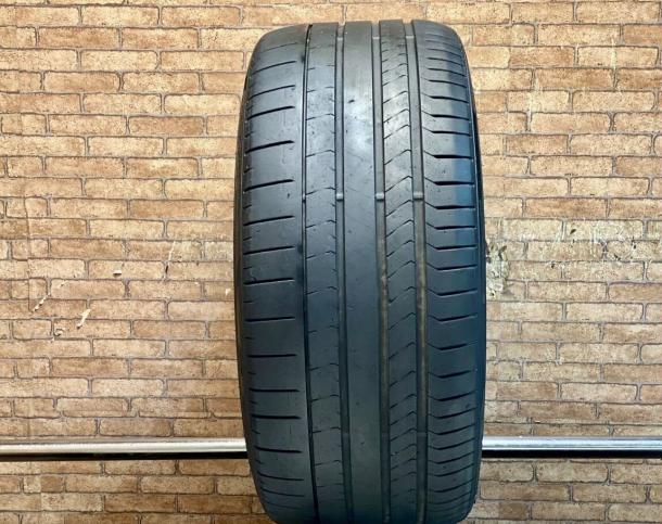 Pirelli P Zero PZ4 295/35 R21