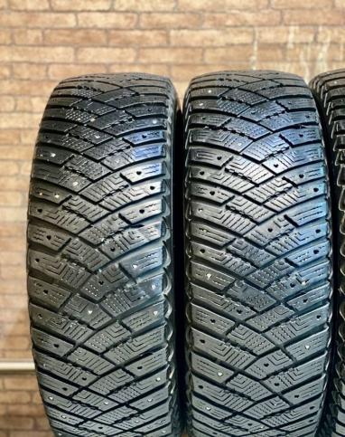 Goodyear Ultragrip Ice Arctic 215/65 R16