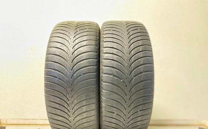 Goodyear UltraGrip Ice+ 215/55 R17