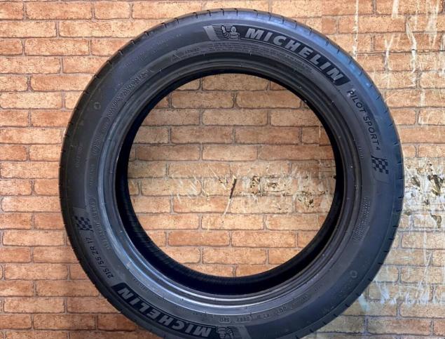 Michelin Pilot Sport 4 215/55 R17