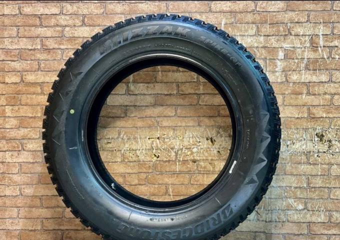 Bridgestone Blizzak Spike-01 225/60 R17