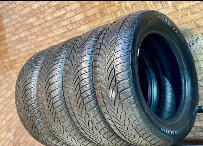 Goodyear UltraGrip Ice 2+ 215/60 R16