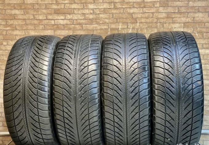 Goodyear UltraGrip 8 245/45 R19