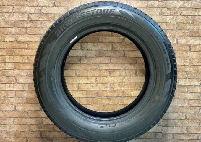 Bridgestone Blizzak LM-001 215/65 R17