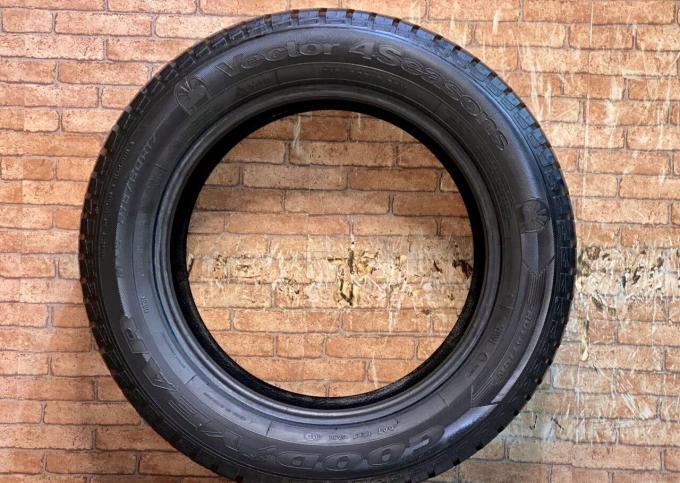 Goodyear Vector 4Seasons 215/60 R17