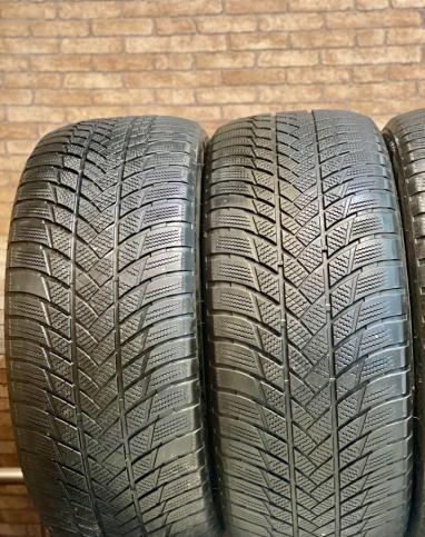 Bridgestone Blizzak LM-001 285/45 R21