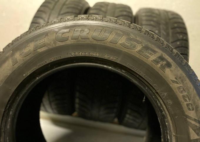 Bridgestone Ice Cruiser 7000 235/65 R17