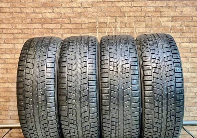 Dunlop SP Winter Ice 01 215/60 R16